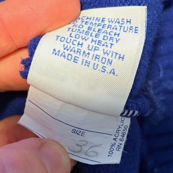 Vintage Varsity Cheerleading Sweater Collegiate Coed HUSKIES Blue White - Picture 6 of 6